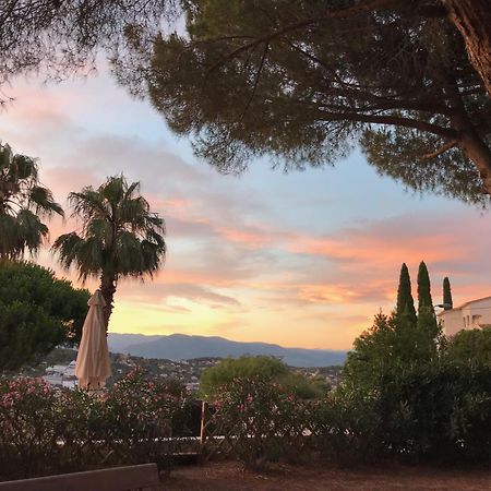 Haus Mit Garten Ueber Der Bucht Von Cannes Валорис Екстериор снимка