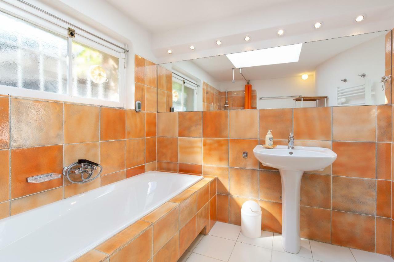 Haus Mit Garten Ueber Der Bucht Von Cannes Валорис Екстериор снимка