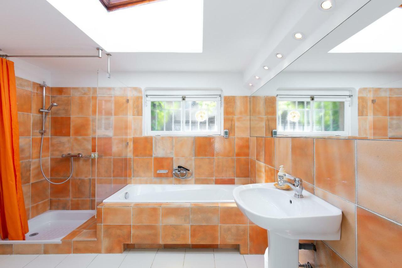 Haus Mit Garten Ueber Der Bucht Von Cannes Валорис Екстериор снимка