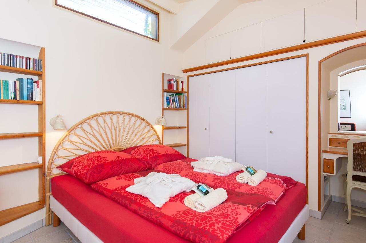 Haus Mit Garten Ueber Der Bucht Von Cannes Валорис Екстериор снимка